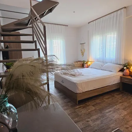 Niriides Boutique شقة فندقية Vrasná