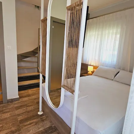 Niriides Boutique Vrasná