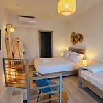 Niriides Boutique Lägenhetshotell 3*