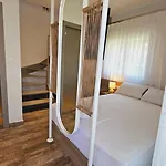 Niriides Boutique Vrasná