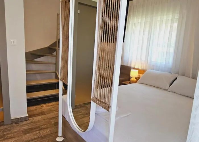 Niriides Boutique Vrasná